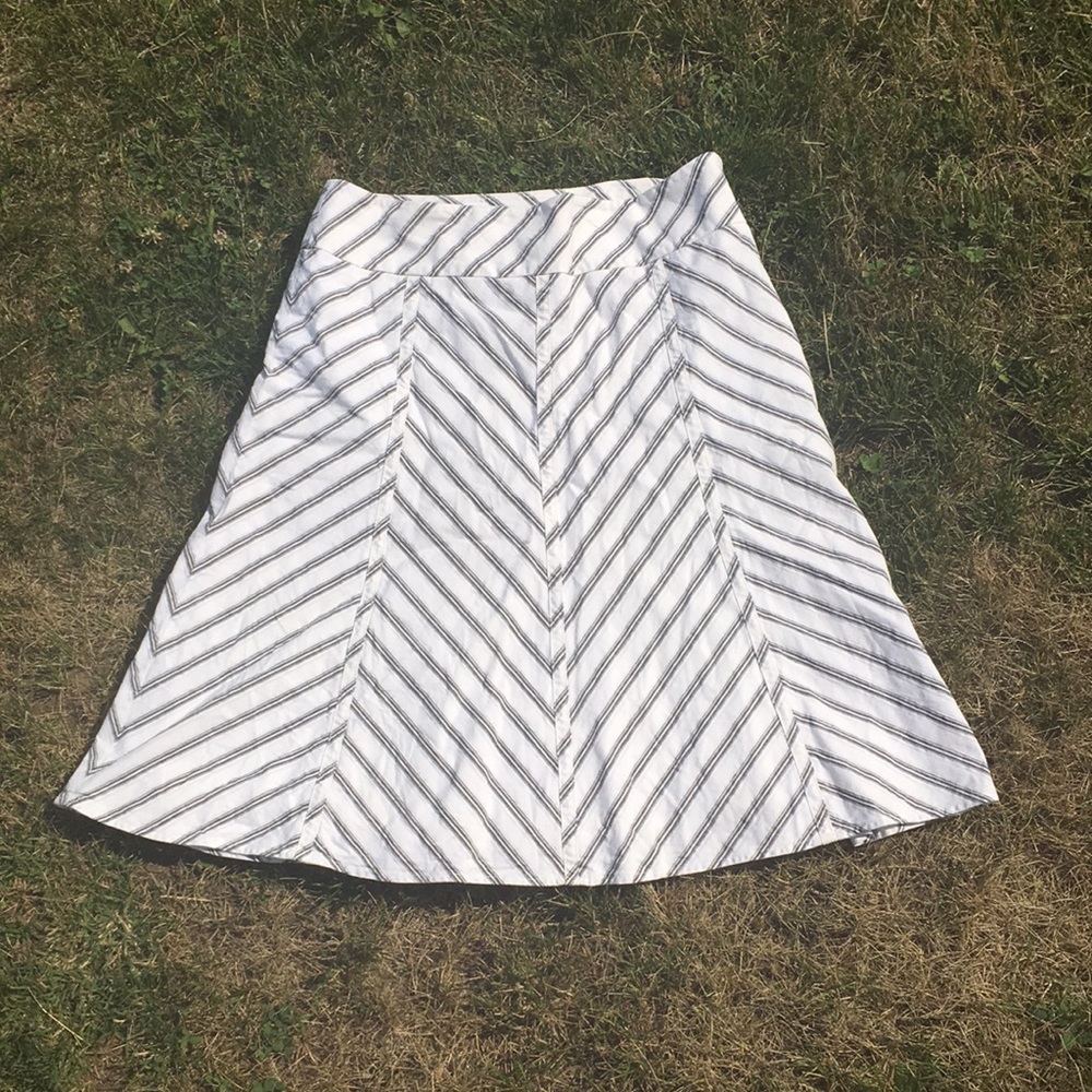 EUC Ann Taylor loft white gray striped skirt